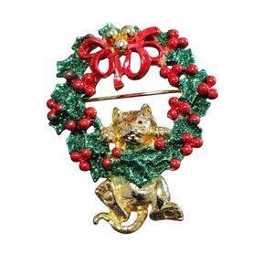 Vintage Christmas Cat Brooch Gold Tone Cat Pin Wreath Holiday Party Kitty Kitten
